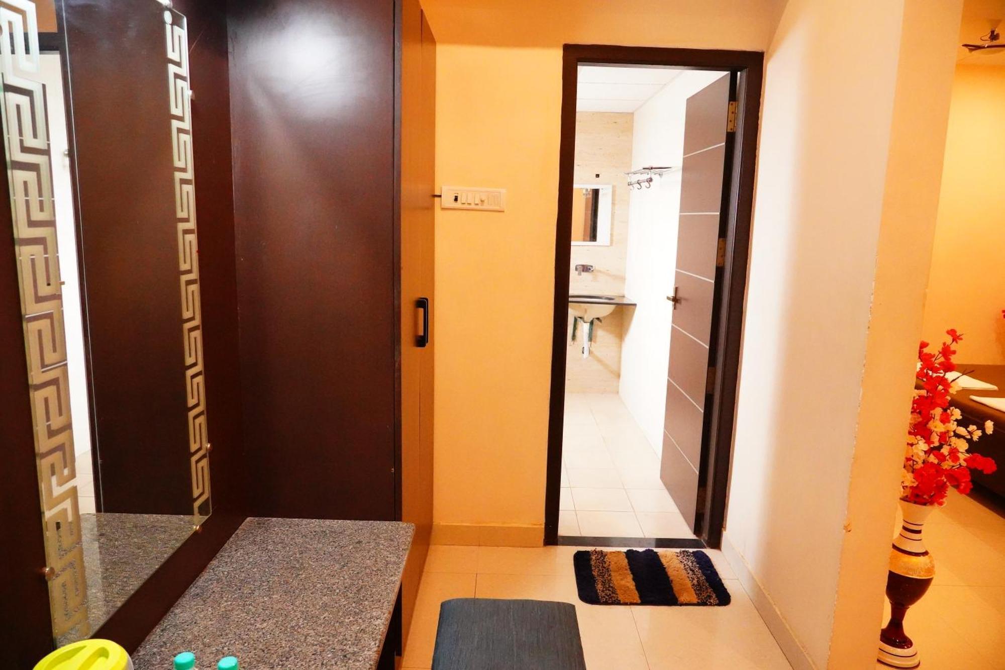 Vinayagam Residency Hotel Arcot Buitenkant foto